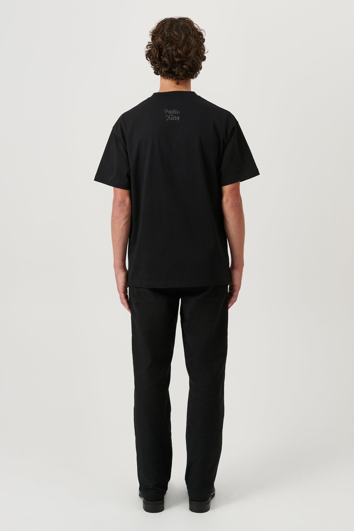 【関税込み】Soulland ブラック HK Logo Kai Tシャツ Black HK Logo Kai T-Shirt by Soulland on Sale
